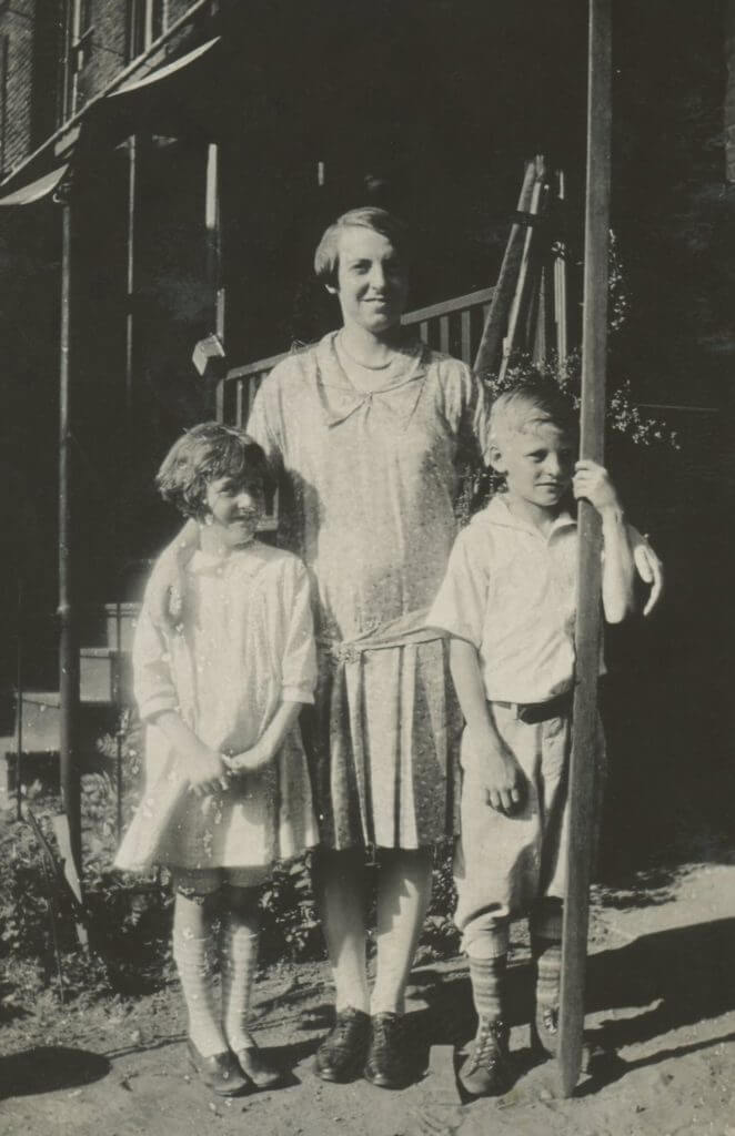Henrietta, Edna and Harold Griffith