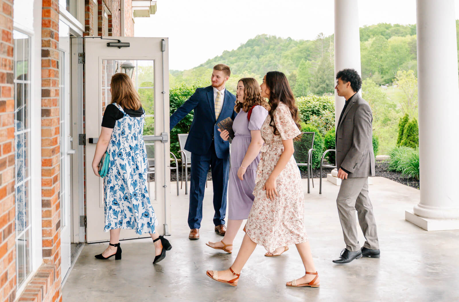 Students entering chapel